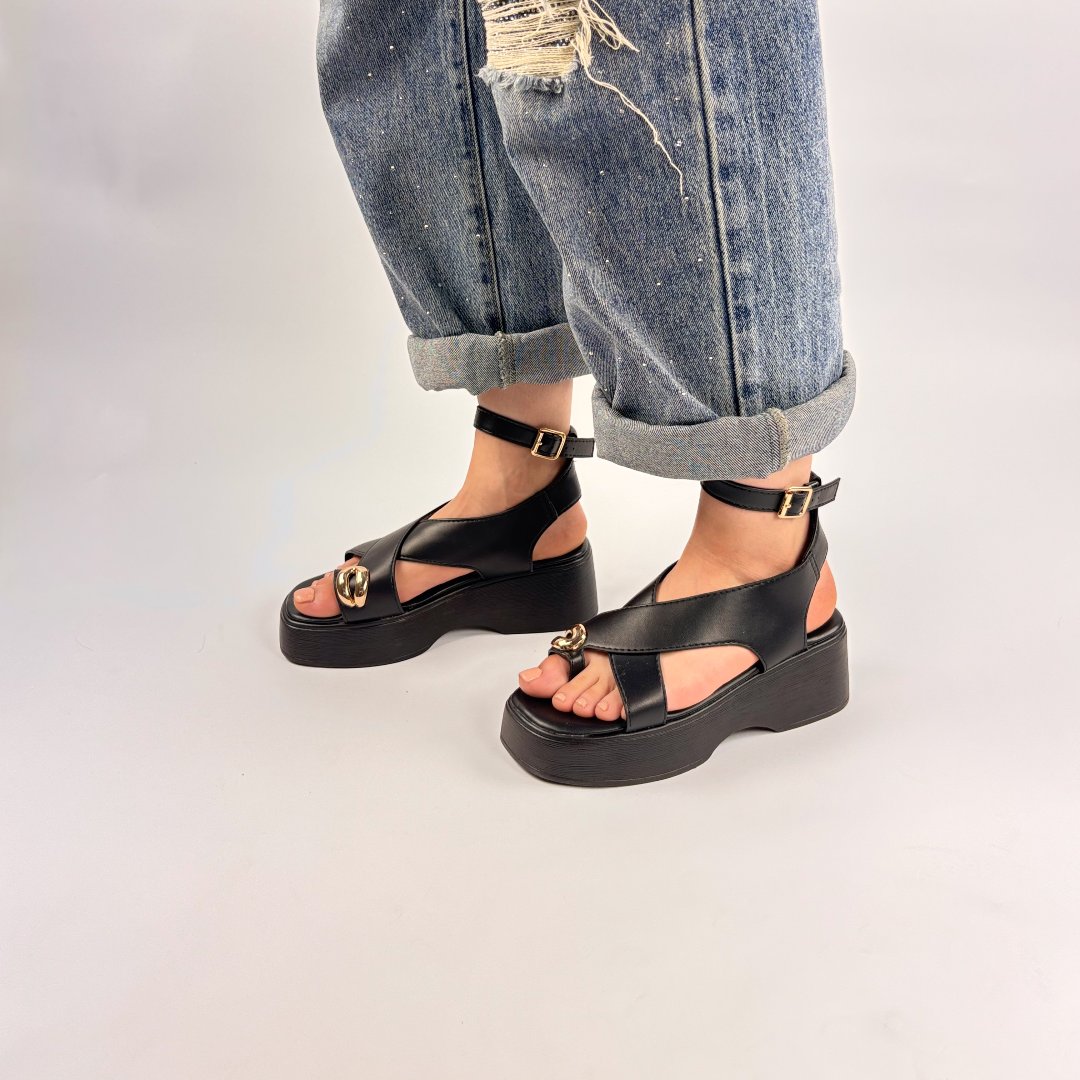 Sandale Negre cu Platformă de 5cm și Accesoriu Auriu la Deget - 3