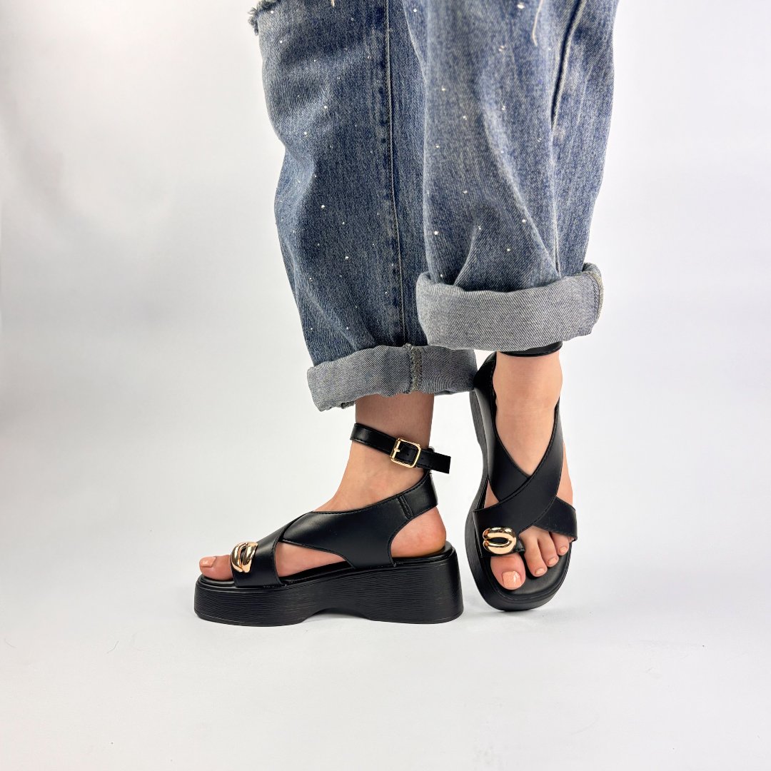 Sandale Negre cu Platformă de 5cm și Accesoriu Auriu la Deget - 4