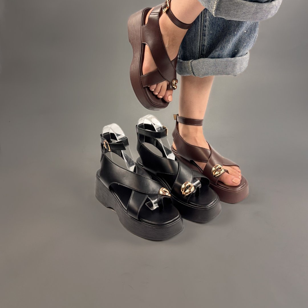 Sandale Maro cu Platformă de 5cm și Accesoriu Auriu la Deget