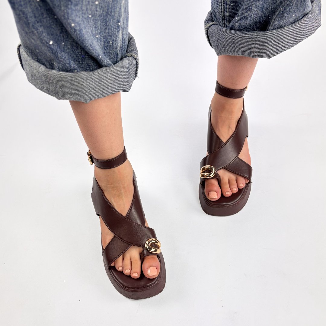 Sandale Maro cu Platformă de 5cm și Accesoriu Auriu la Deget - 4